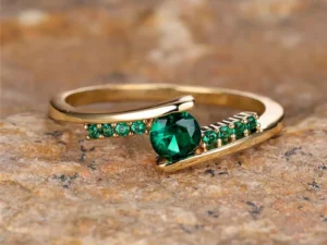 Stone Ring Green Crystal